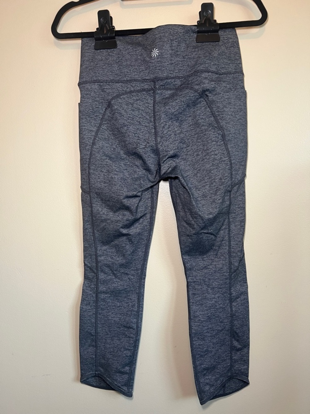 Athleta Chaturanga To Town High Rise Capri Leggings pocket Gray Space Dye Medium - Picture 1 of 10